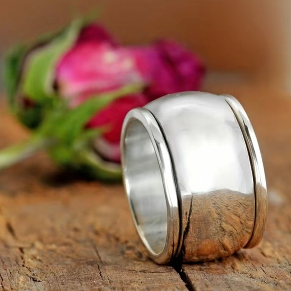NWT‎ - Silver Plated Simple Dome Ring